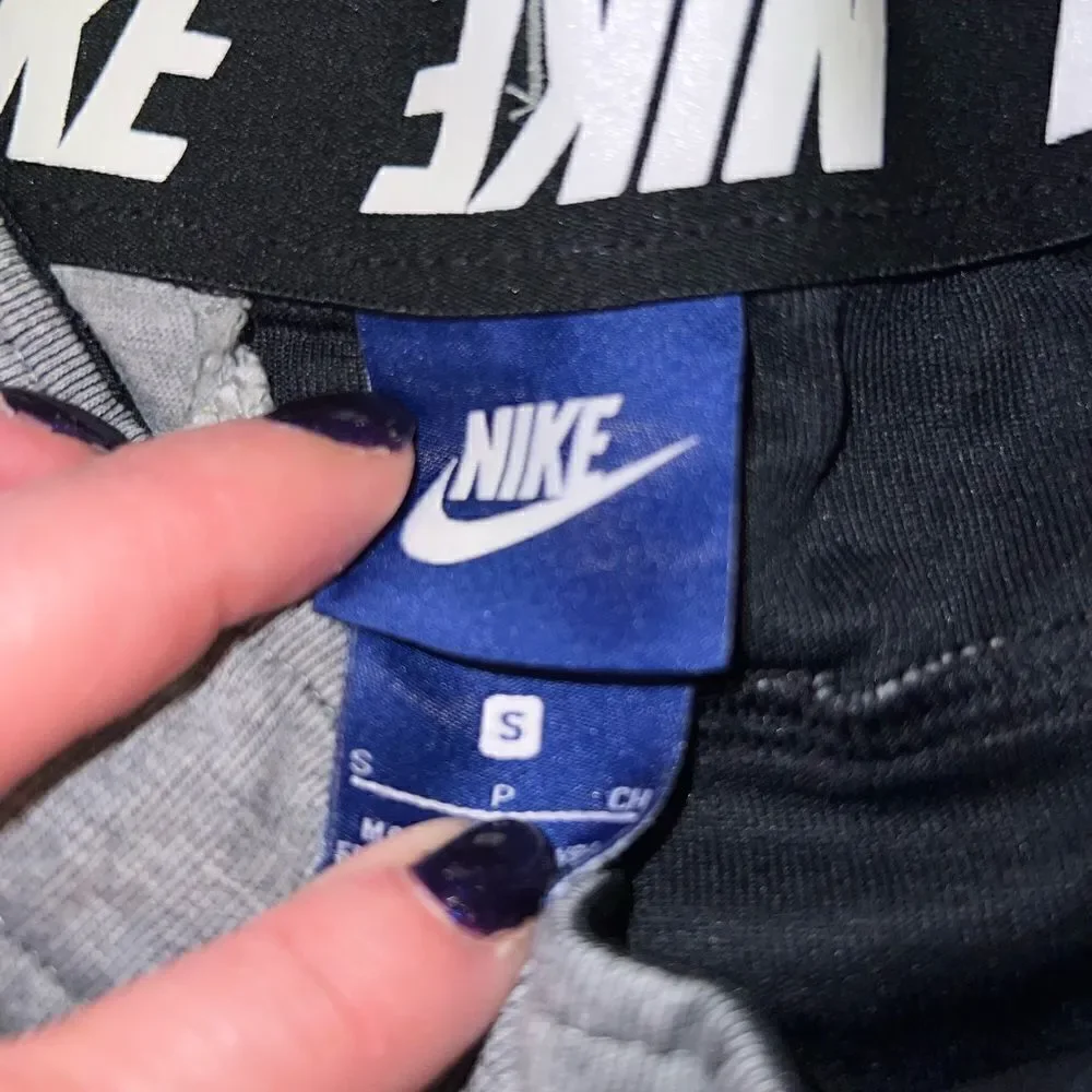 Nike grey joggers‎ with side pockets and back pocket youth size small
